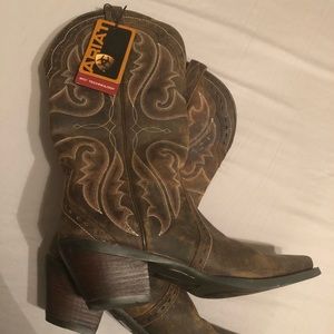 Ariat cowgirl boots